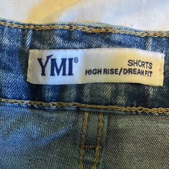 Distressed Jean Shorts High Rise - Picture 7 of 8